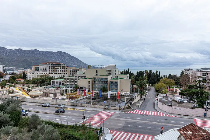 Komplex in Bečići in der Nähe des Meeres